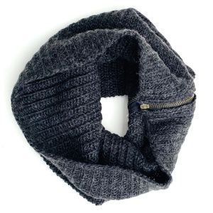 M. Rena Zip Up Round Scarf | Gray